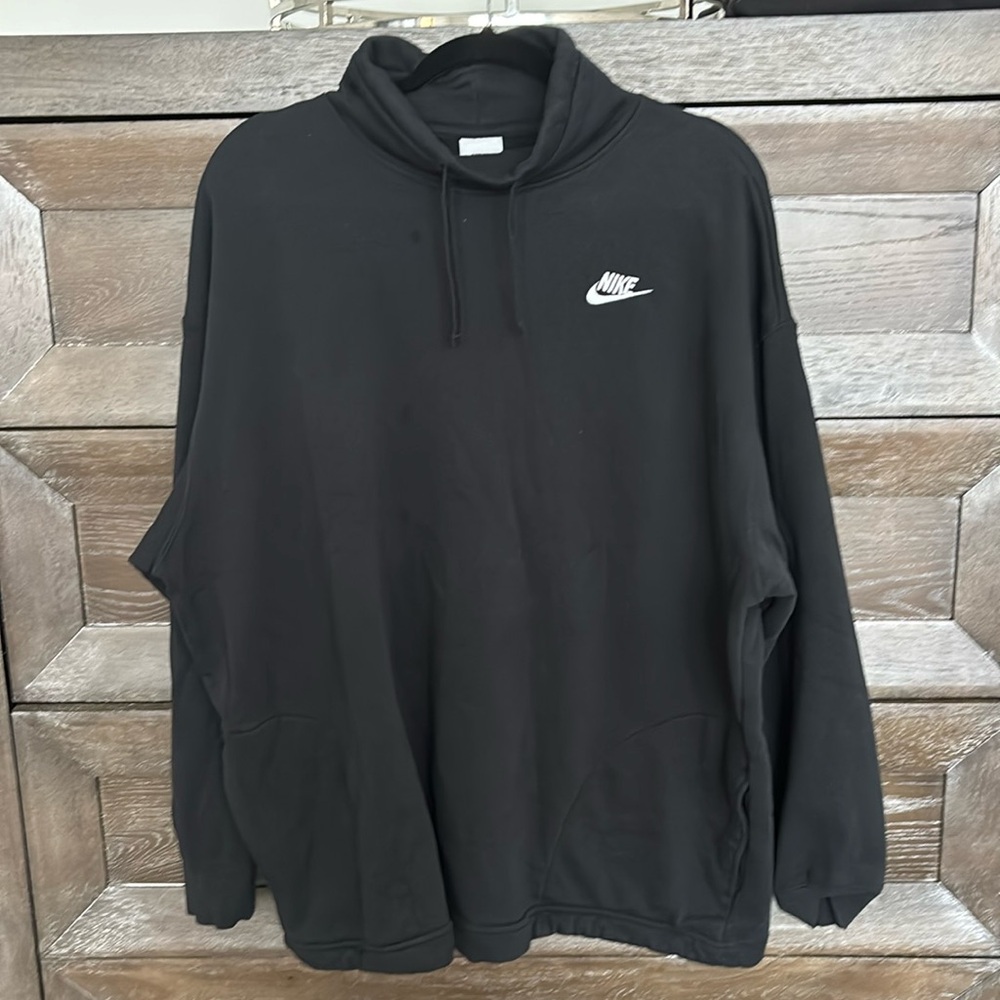 NIKE women’s cowl neck, tunic sweatshirt. Size L.